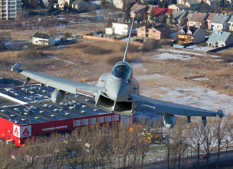 Illustration for article titled These Shots Of Fulcrums and Eurofighters Over Lithuania Are Amazing